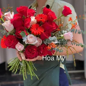 Hoa Cầm Tay Cô Dâu Đẹp Màu Đỏ Chủ Đạo