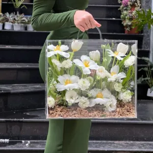 Hộp Hoa Mica Tulip Trắng Sang Trọng Ấn Tượng
