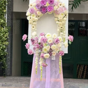 Mẫu Vòng Hoa Đám Tang Đẹp Hiện Đại Với Hoa Tươi Kết Hợp Với Sen Đá
