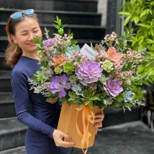 Hoa Chúc Mừng Ngày 20 10-Giỏ Hoa Sen Đá Độc Đáo Tươi Lâu