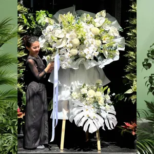 Hoa Viếng Tang Lễ Đẹp Hoành Tráng: Sự Kết Hợp Tinh Tế Giữa Trắng Và Xanh
