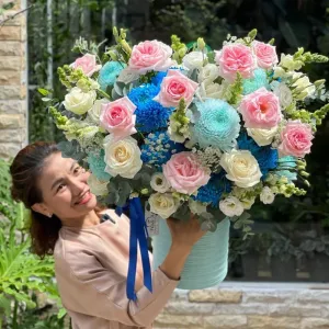 Lẵng Hoa Đẹp Nhất Màu Xanh Dương – Hoa Hồng Mix Hoa Cúc Mẫu Đơn