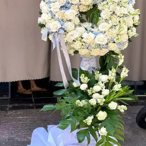 Đặt Hoa Tang Lễ Kệ 2 Tầng Màu Trắng Xanh Sang Trọng