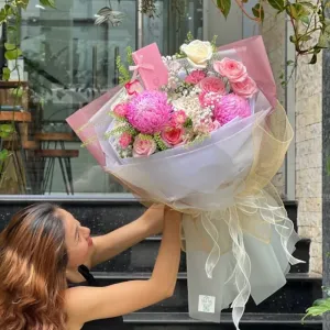 Hoa Bó Đẹp Từ Cúc Mẫu Đơn Và Hoa Hồng