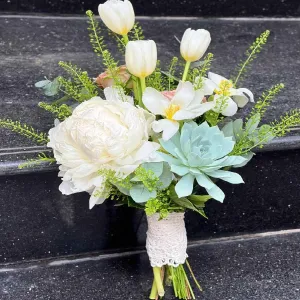 Hoa Tulip Cưới Đẹp Mix Sen Đá Cho Cô Dâu Hiện Đại