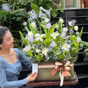 Lẵng Hoa Tu Líp Để Bàn Sang Trọng Mix Nhiều Loại Hoa Nhập Khẩu Cao Cấp