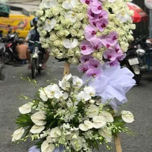 Hoa Viếng Đẹp Sang Trọng Màu Tím Trắng