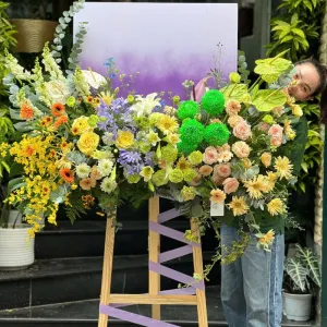 Hoa Khai Trương Tone Vàng Sang Trọng Chủ Đạo – Kệ Khung Tranh