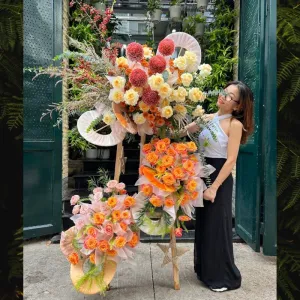 Kệ Hoa Khai Trương Màu Cam Nâu Tây Sang Trọng Hiện Đại
