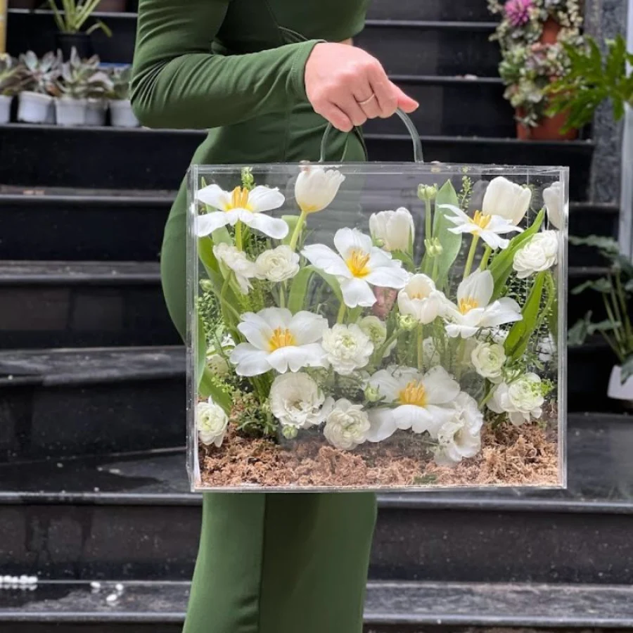 Hộp Hoa Mica Tulip Trắng Sang Trọng Ấn Tượng