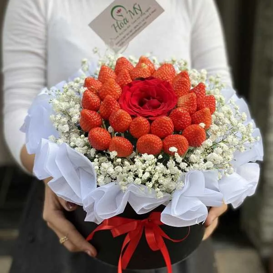 Hộp Quà Dâu Tây Mix Hoa Hồng, Hoa Baby-Hoa Mừng Sinh Nhật