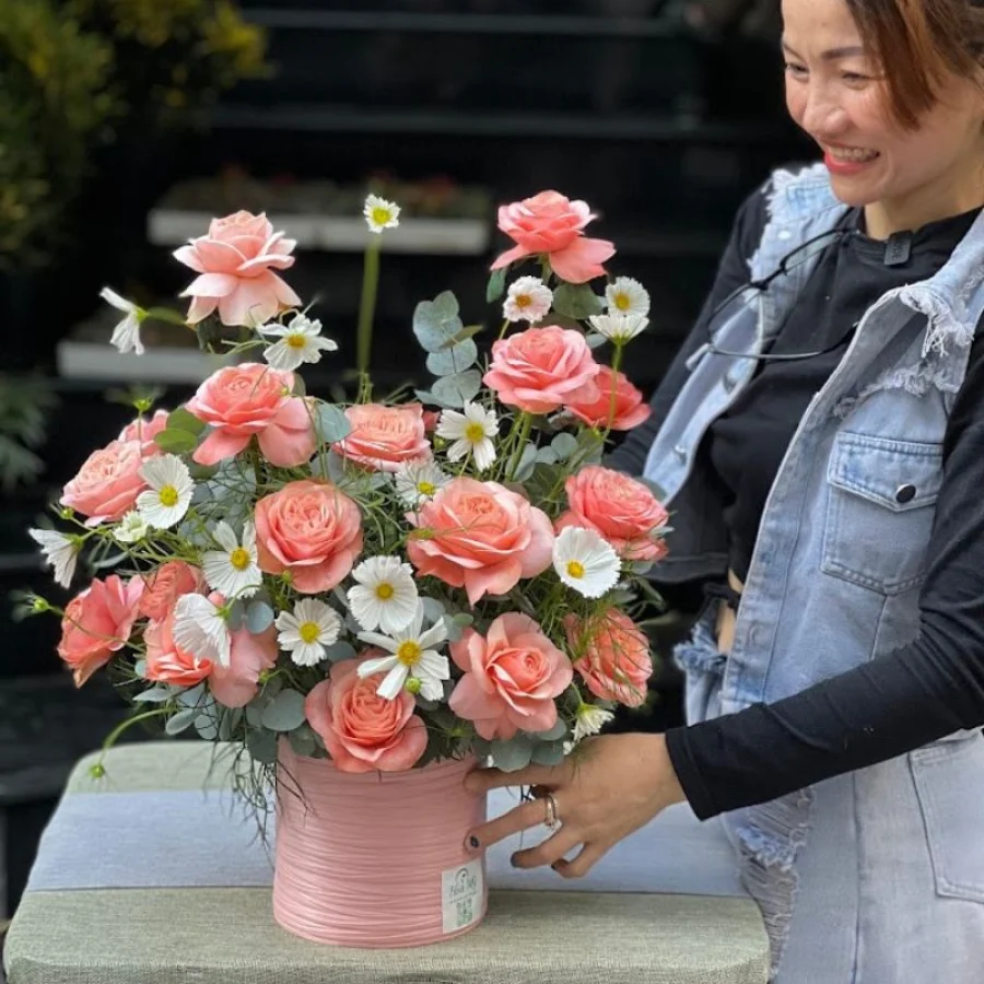 Hoa Mừng Sinh Nhật Bạn: Lẵng Hoa Hồng Màu Cam Tây Sang Trọng