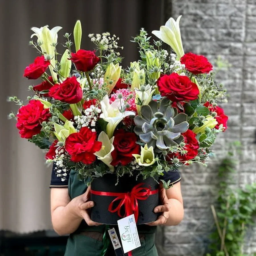 Hoa Chúc Mừng Sinh Nhật Cô Sen Đá và Hoa Hồng