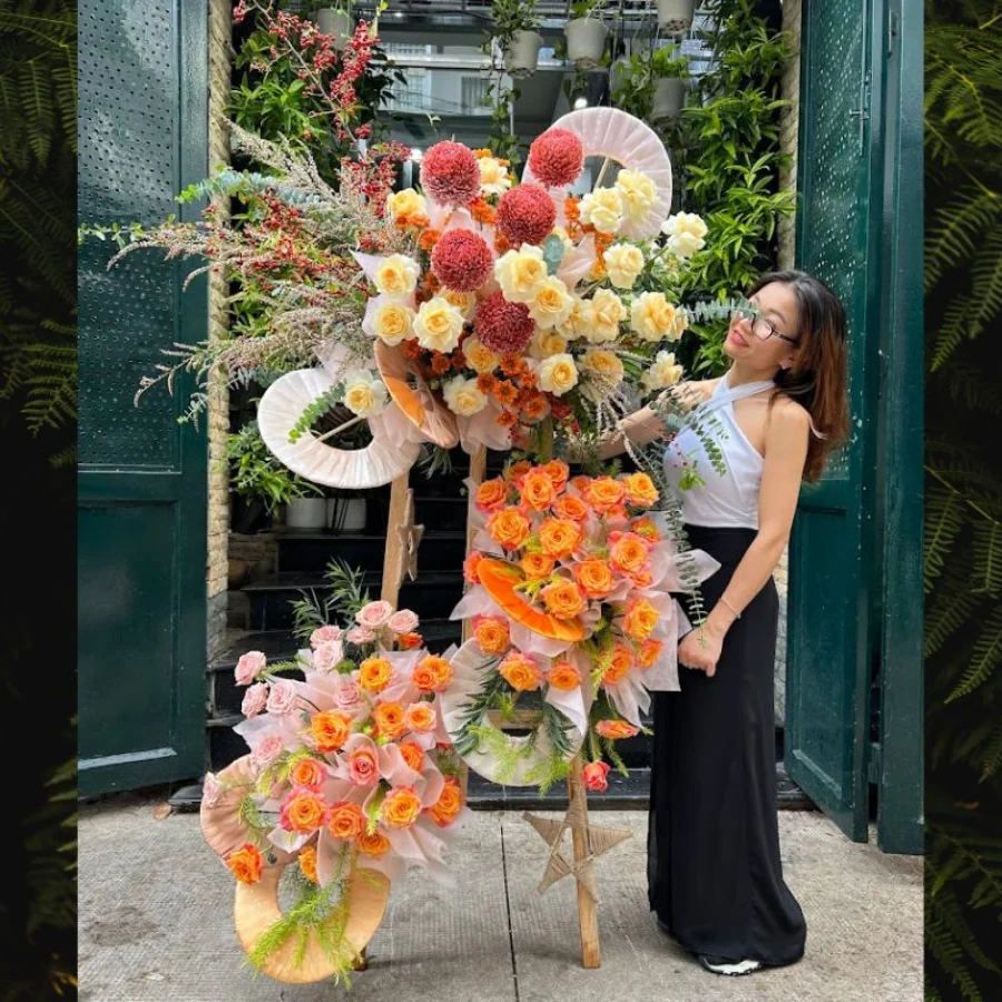 Kệ Hoa Khai Trương Màu Cam Nâu Tây Sang Trọng Hiện Đại