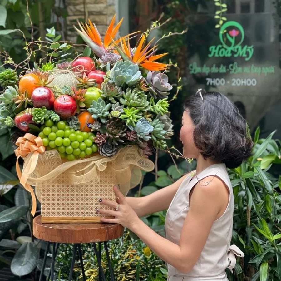 Lẵng Hoa Tươi Và Trái Cây – Món quà Khai Trương Thay Ngàn Lời Chúc