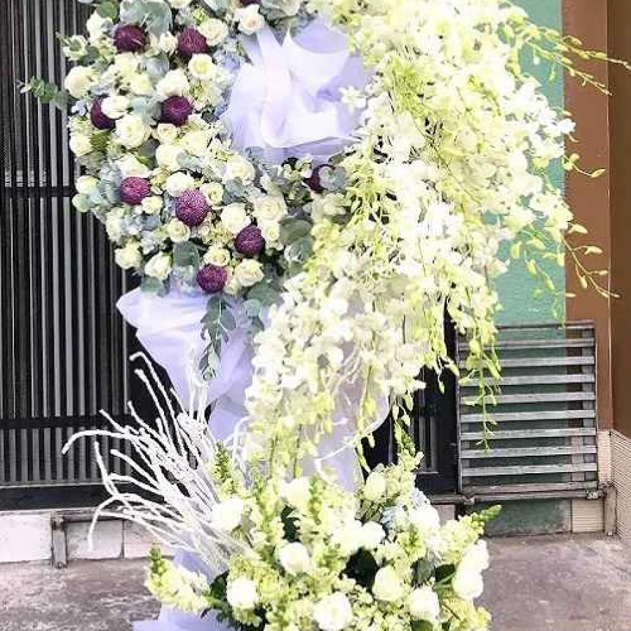 Vòng Hoa Đám Tang Đẹp Màu Trắng Điểm Tím
