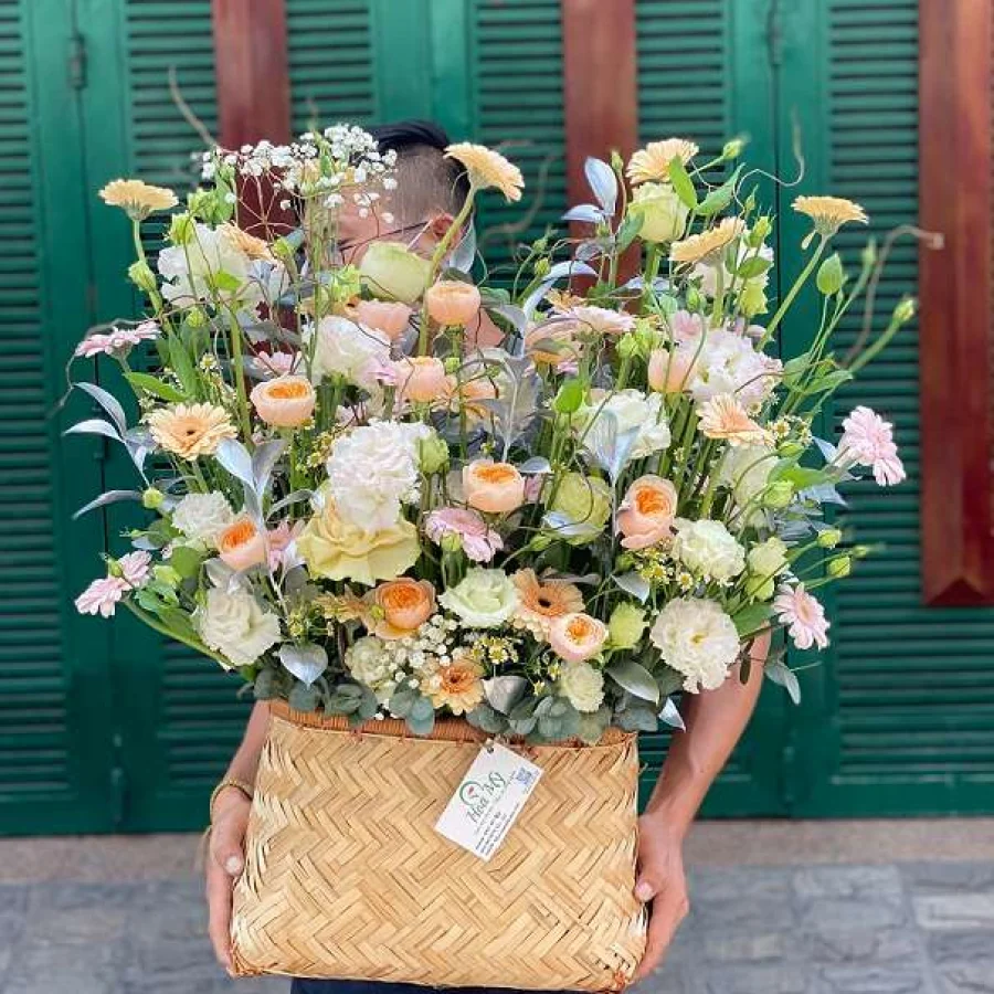 “Hoa Sinh Nhật”: Khu Vườn Thu Nhỏ Trên Giỏ Hoa Xinh